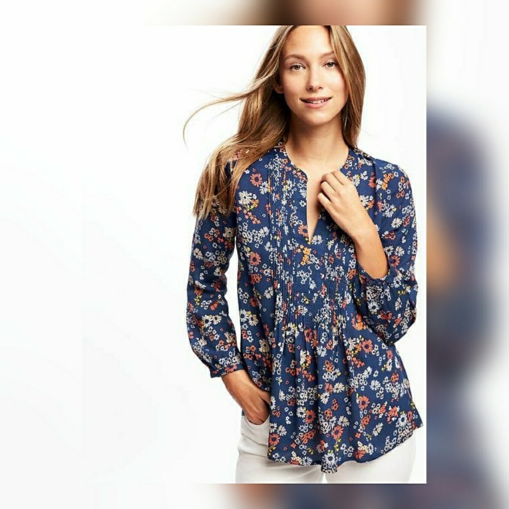 🎉HP! Navy floral print swing blouse- Size Small